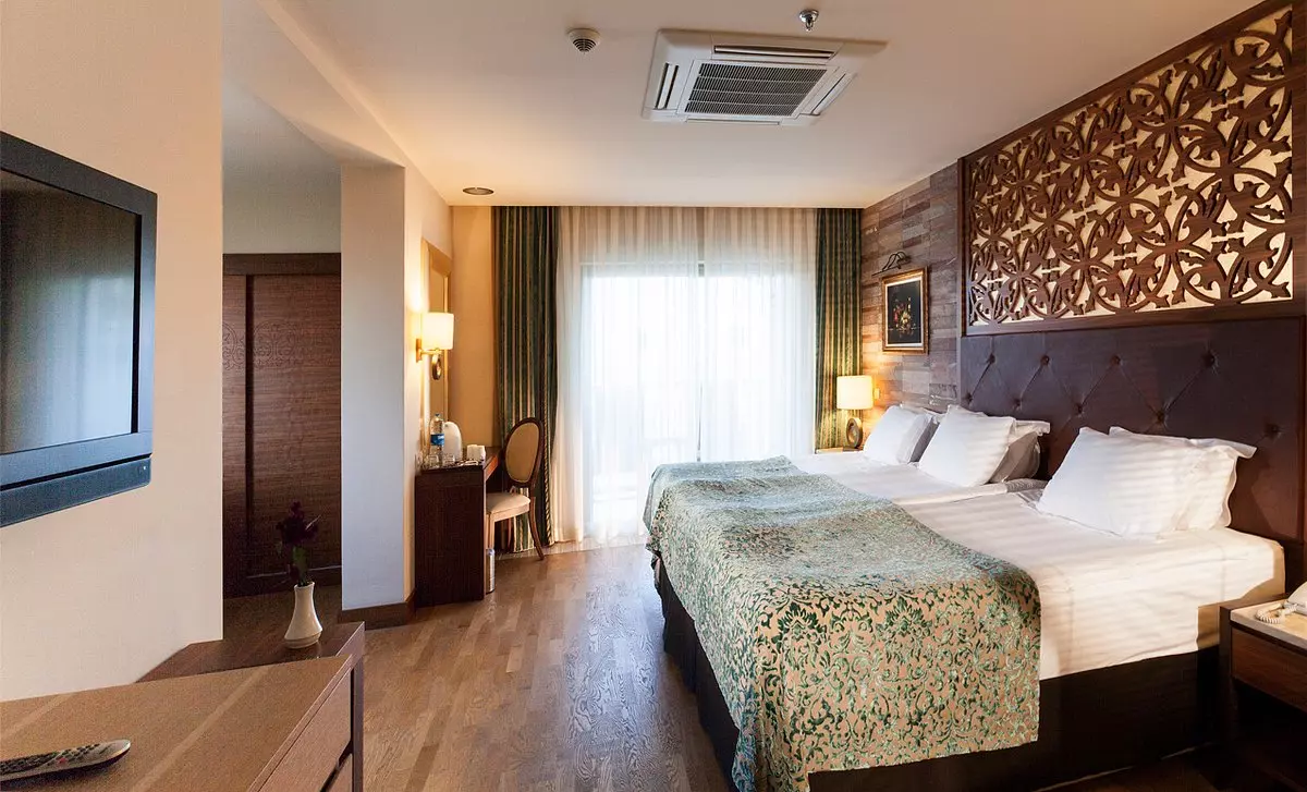 هتل ملاس لارا آنتالیا